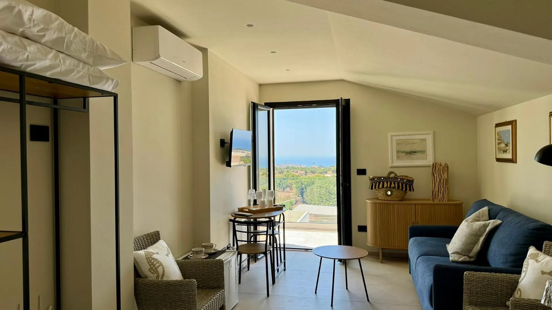 Villa Dolce Vita Sampieri Italy